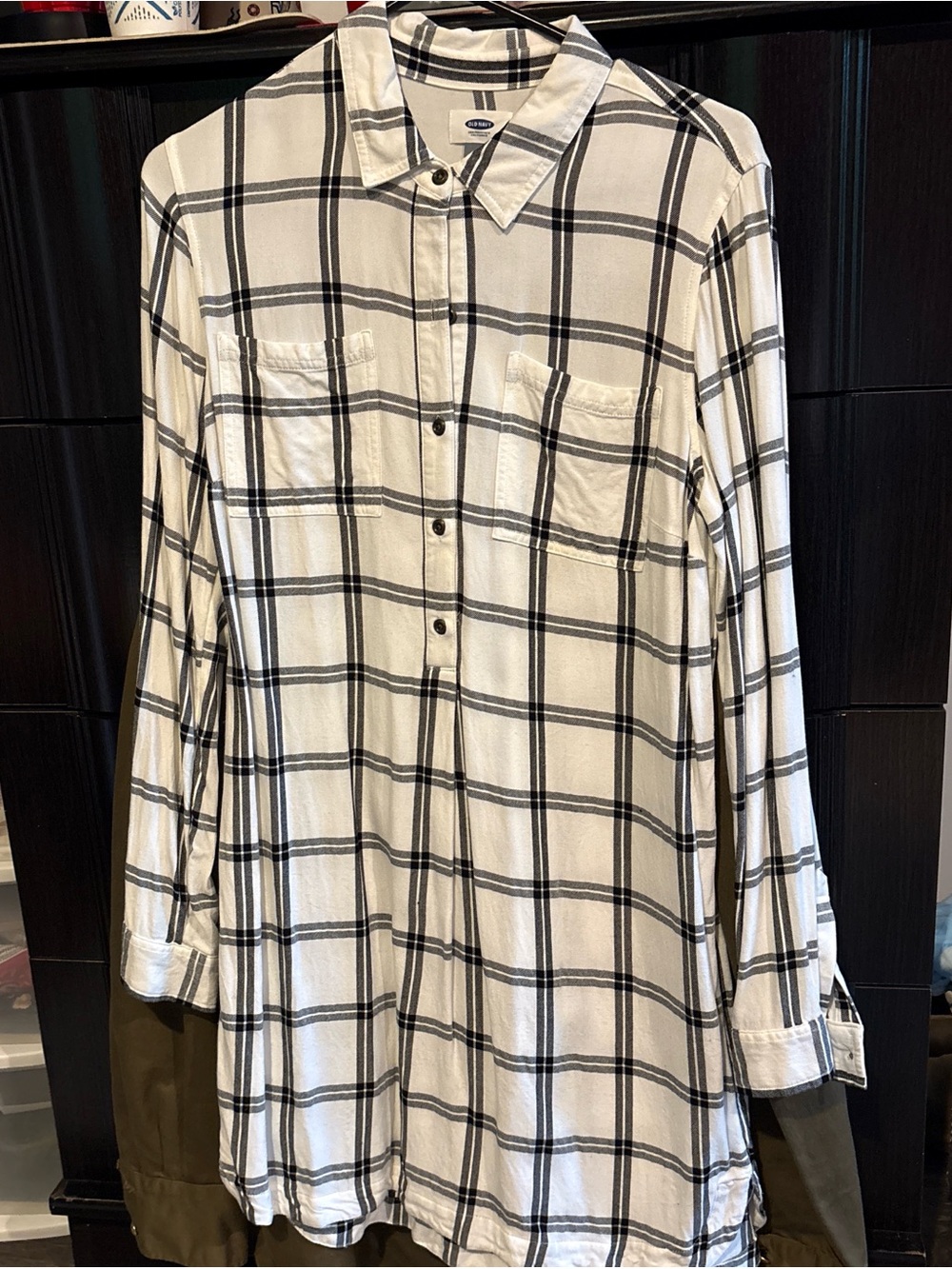 Old Navy White and Black Plaid Casual Button-Down Shirt